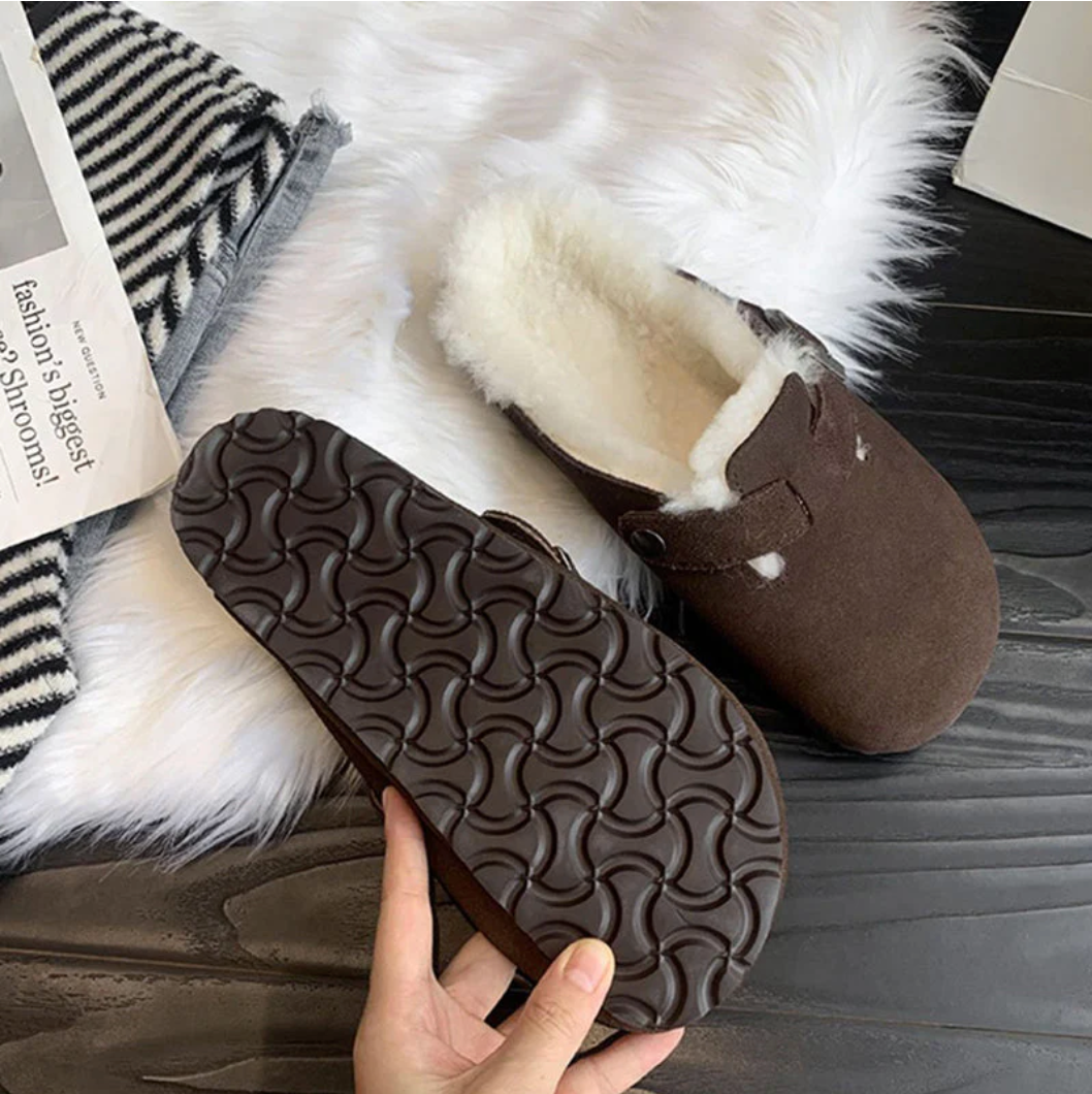 Ella™ | Mukavat Klomperit Pehmeällä Vuorella ja Klassinen Muotoilu